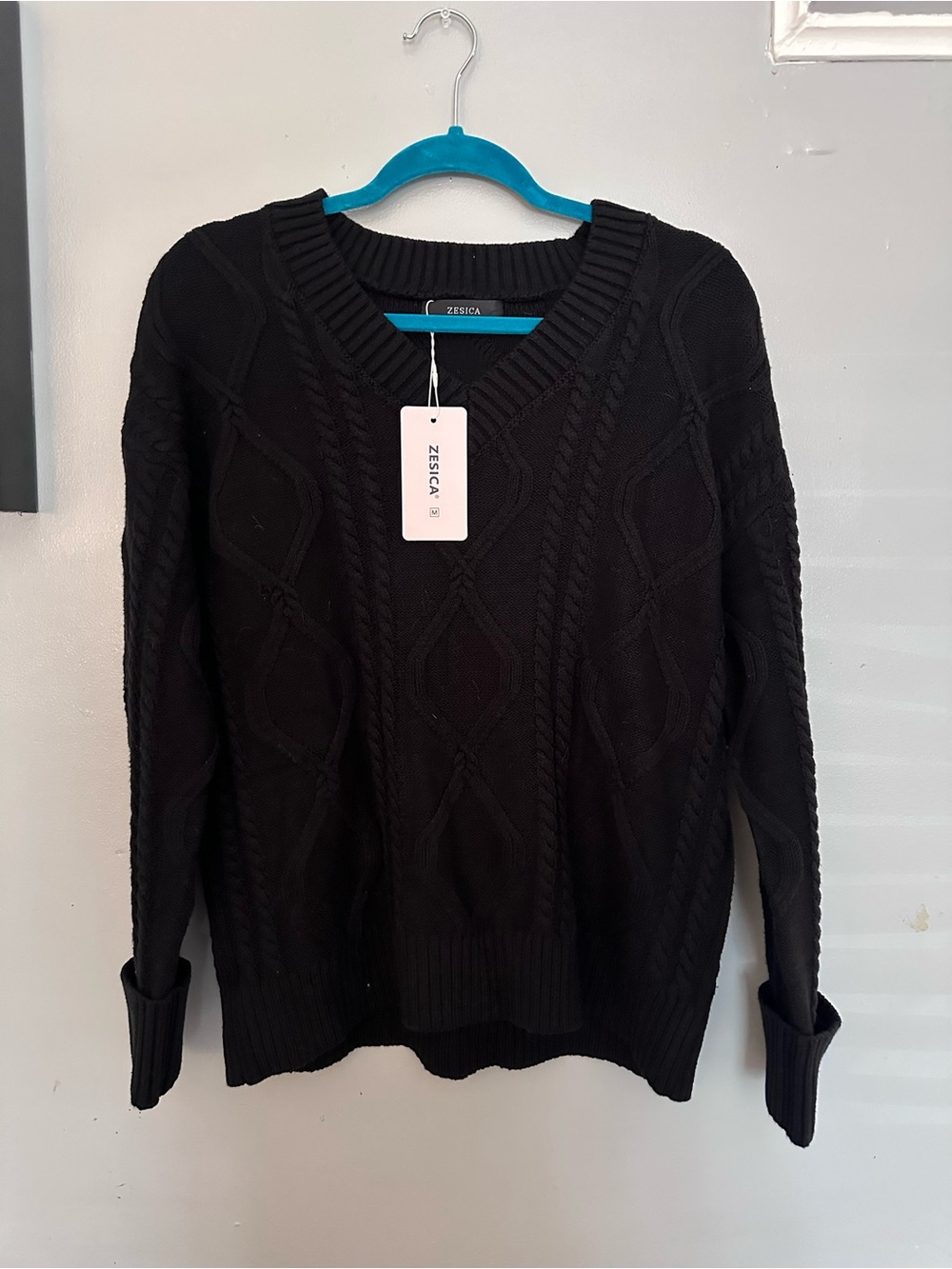 Zesica Black Cable-Knit V-Neck Sweater for Women